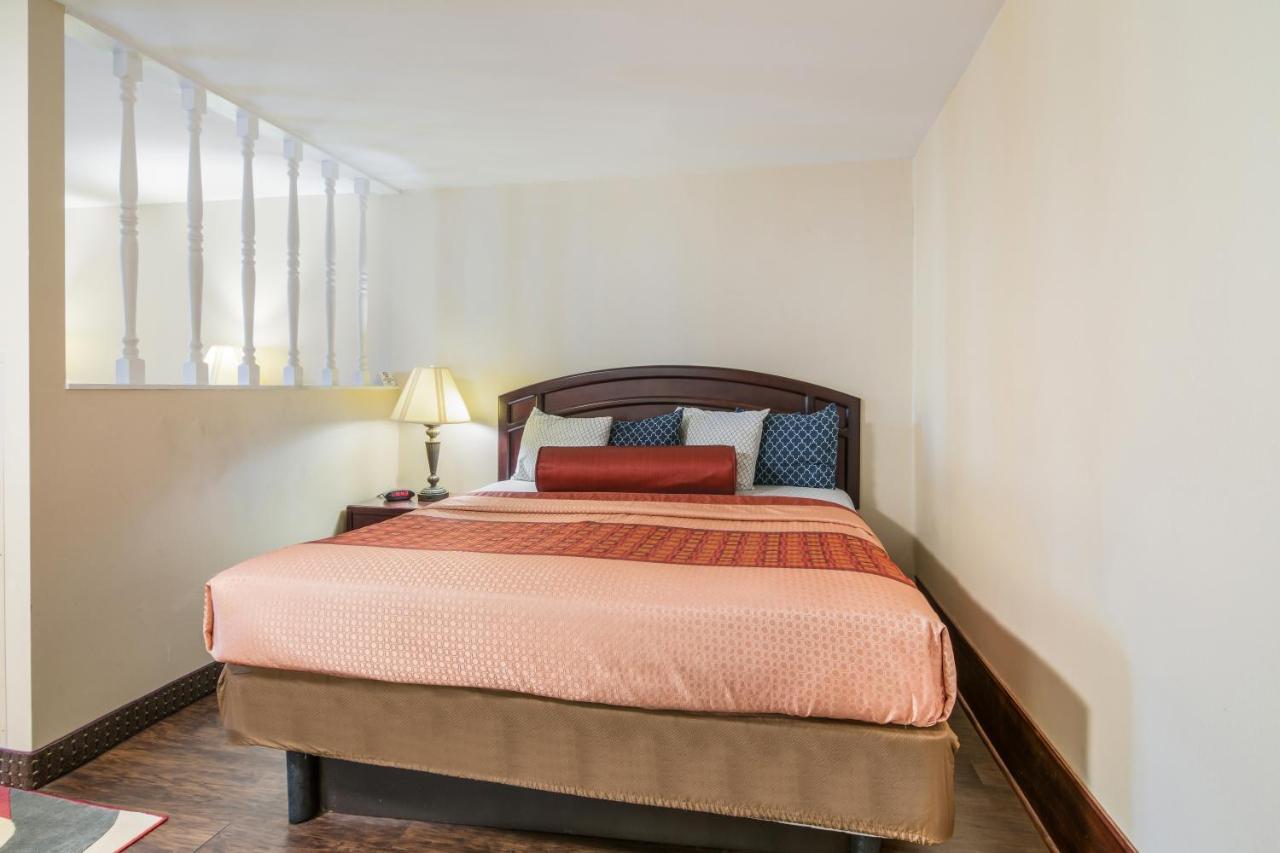 Weedsport Rodeway Inn מראה חיצוני תמונה