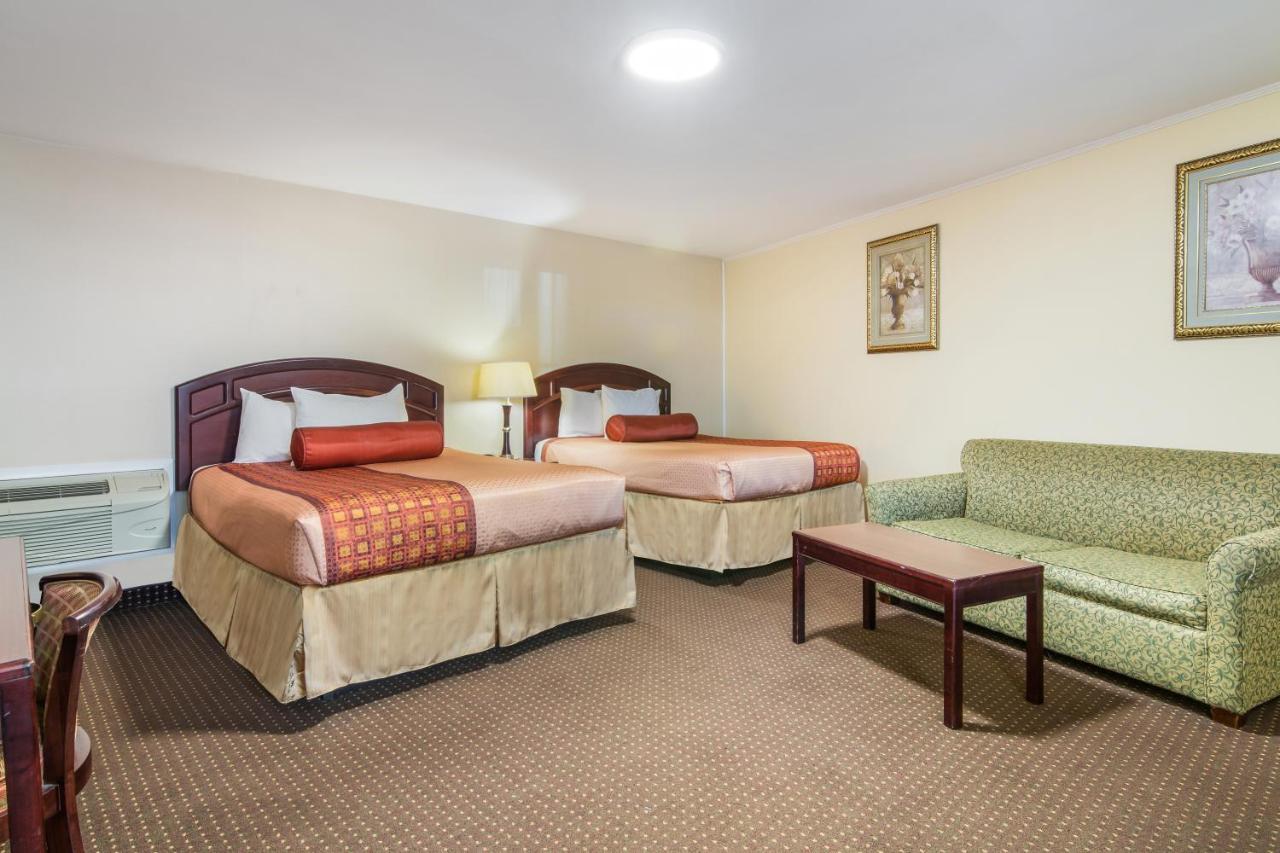 Weedsport Rodeway Inn מראה חיצוני תמונה