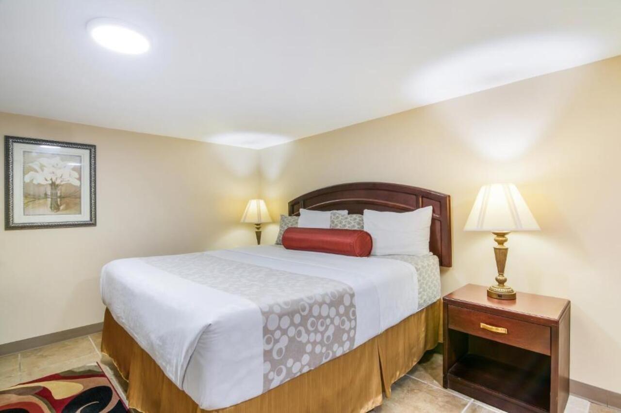 Weedsport Rodeway Inn מראה חיצוני תמונה