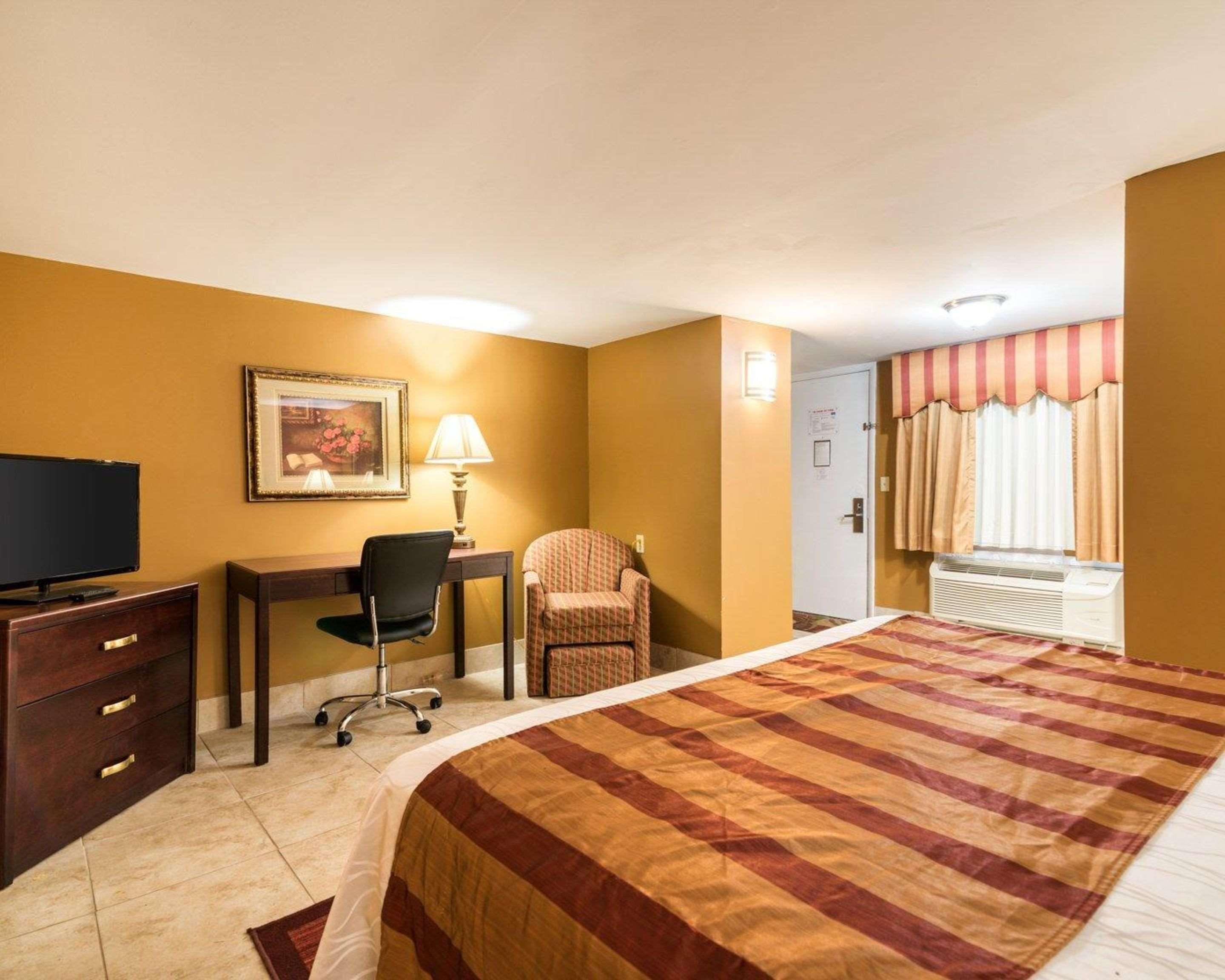 Weedsport Rodeway Inn מראה חיצוני תמונה