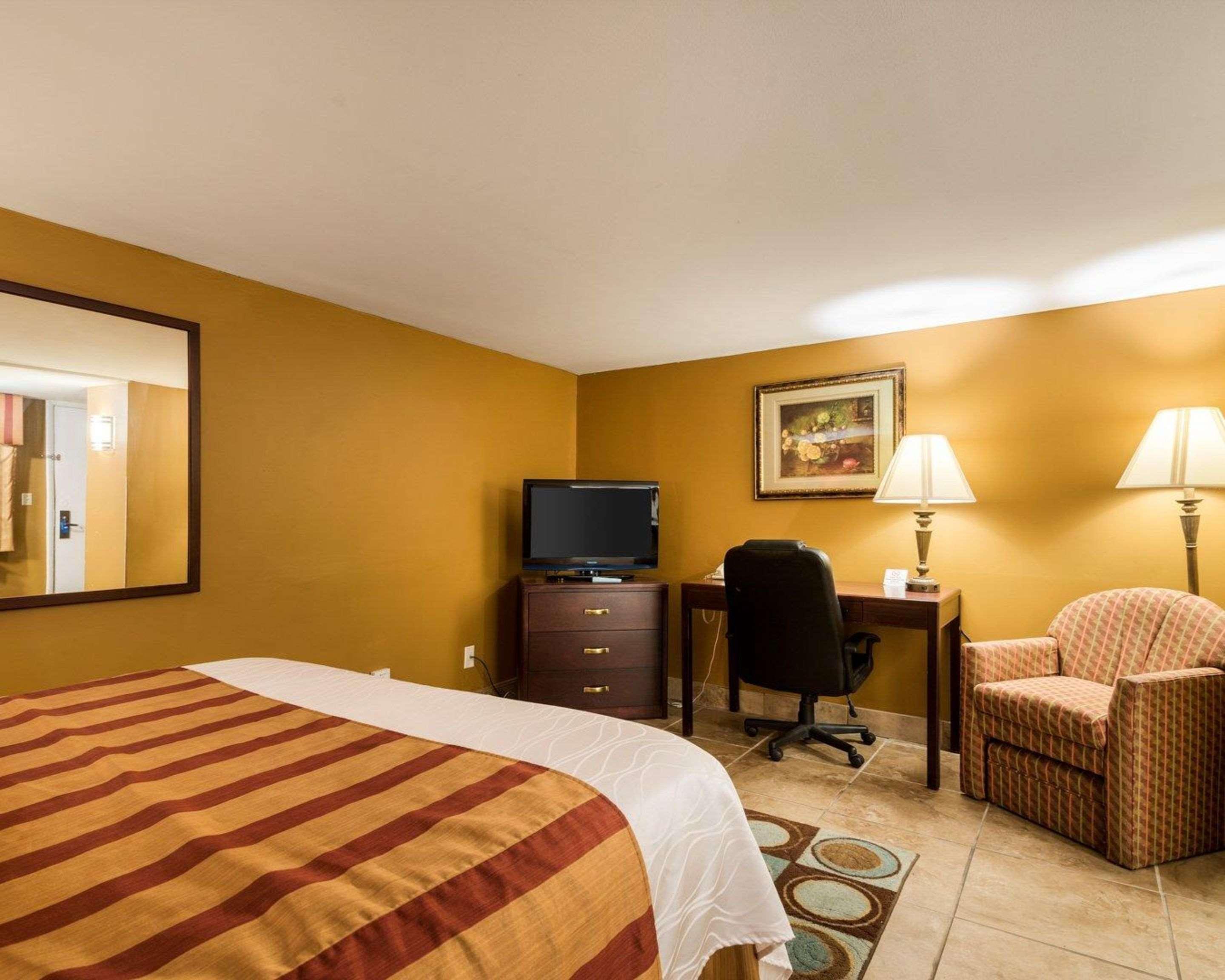 Weedsport Rodeway Inn מראה חיצוני תמונה