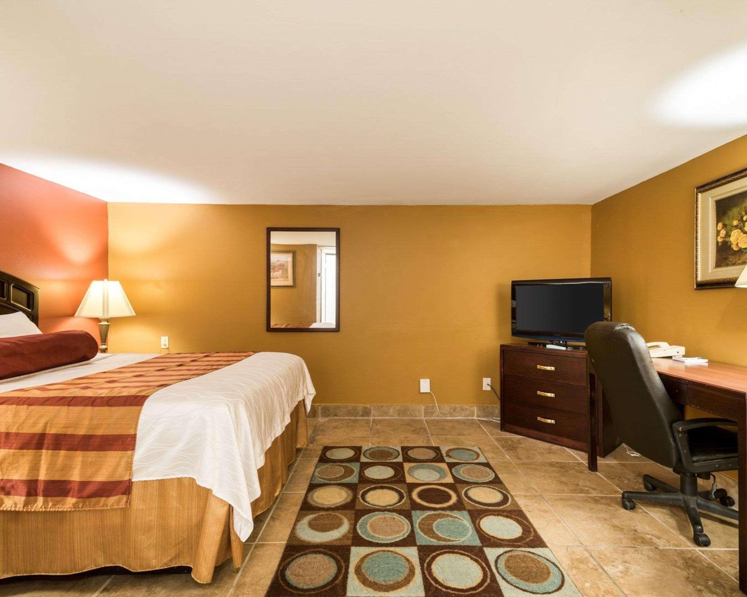 Weedsport Rodeway Inn מראה חיצוני תמונה