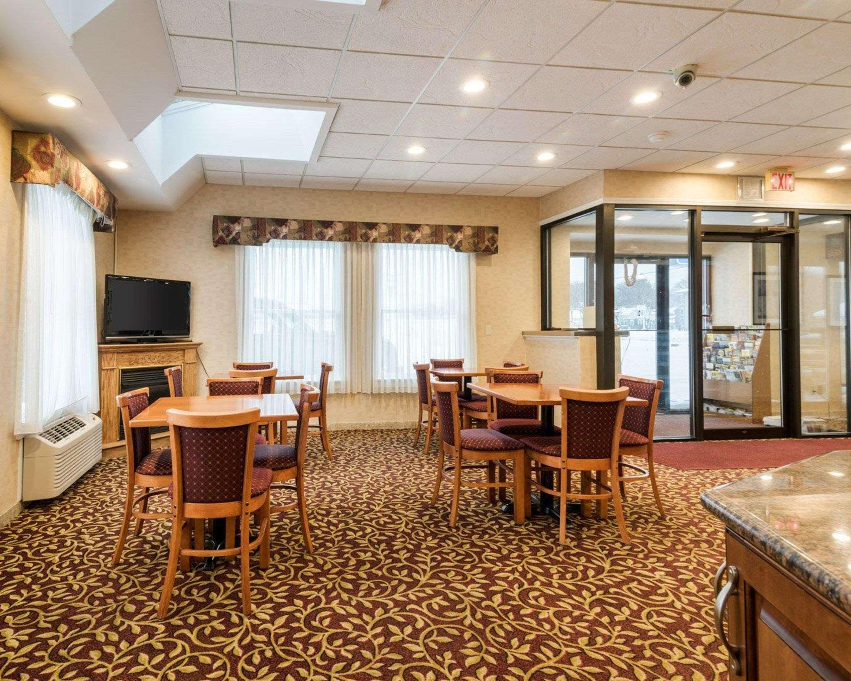 Weedsport Rodeway Inn מראה חיצוני תמונה