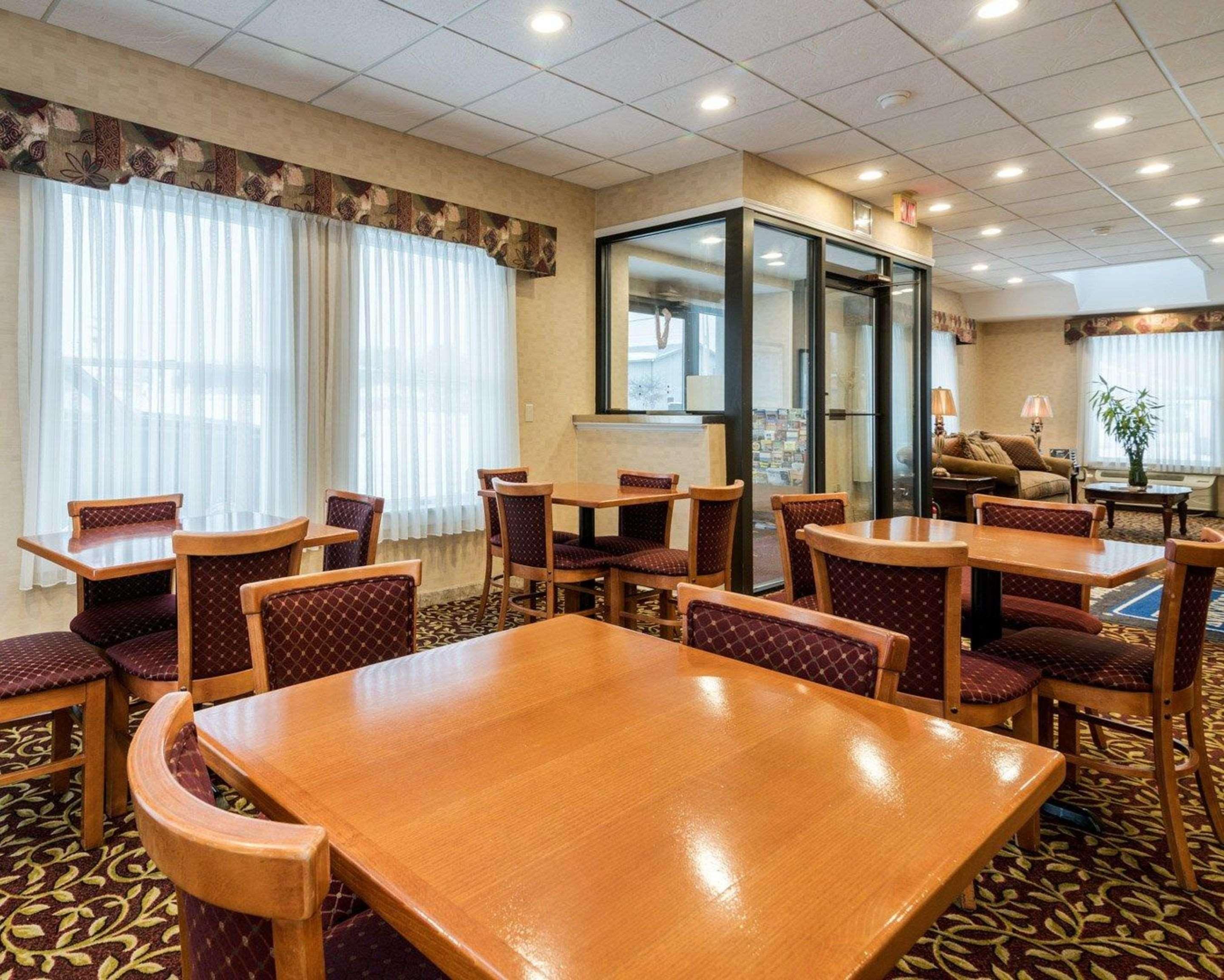 Weedsport Rodeway Inn מראה חיצוני תמונה